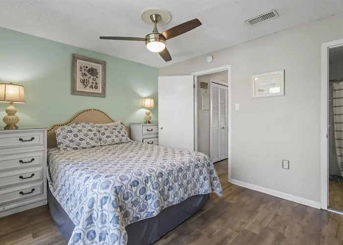 View 12 Affordable And Cozy Getaway Apartment *